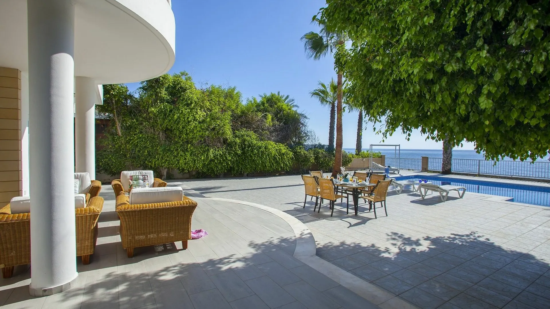 Sunset Beachfront Villa Meneou Λάρνακα