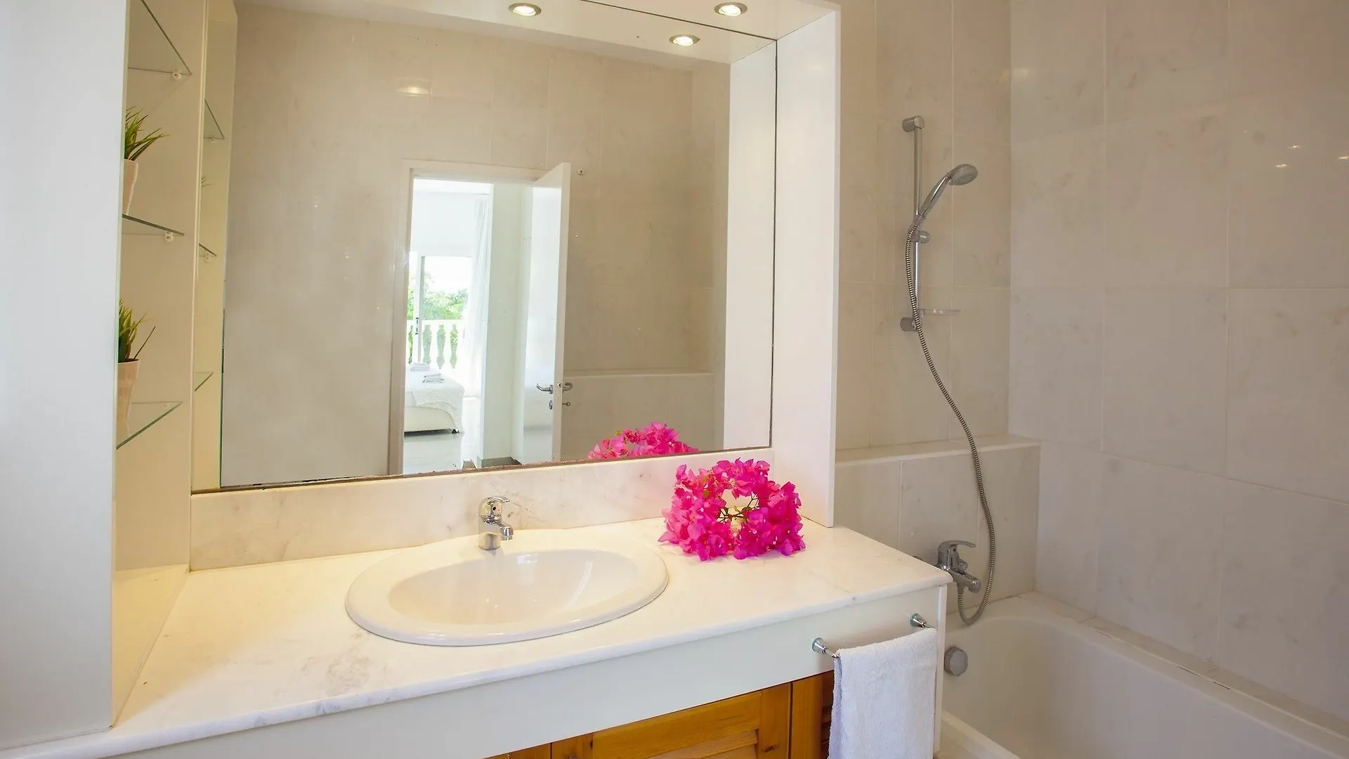 Sunset Beachfront Villa Meneou Λάρνακα Κύπρος