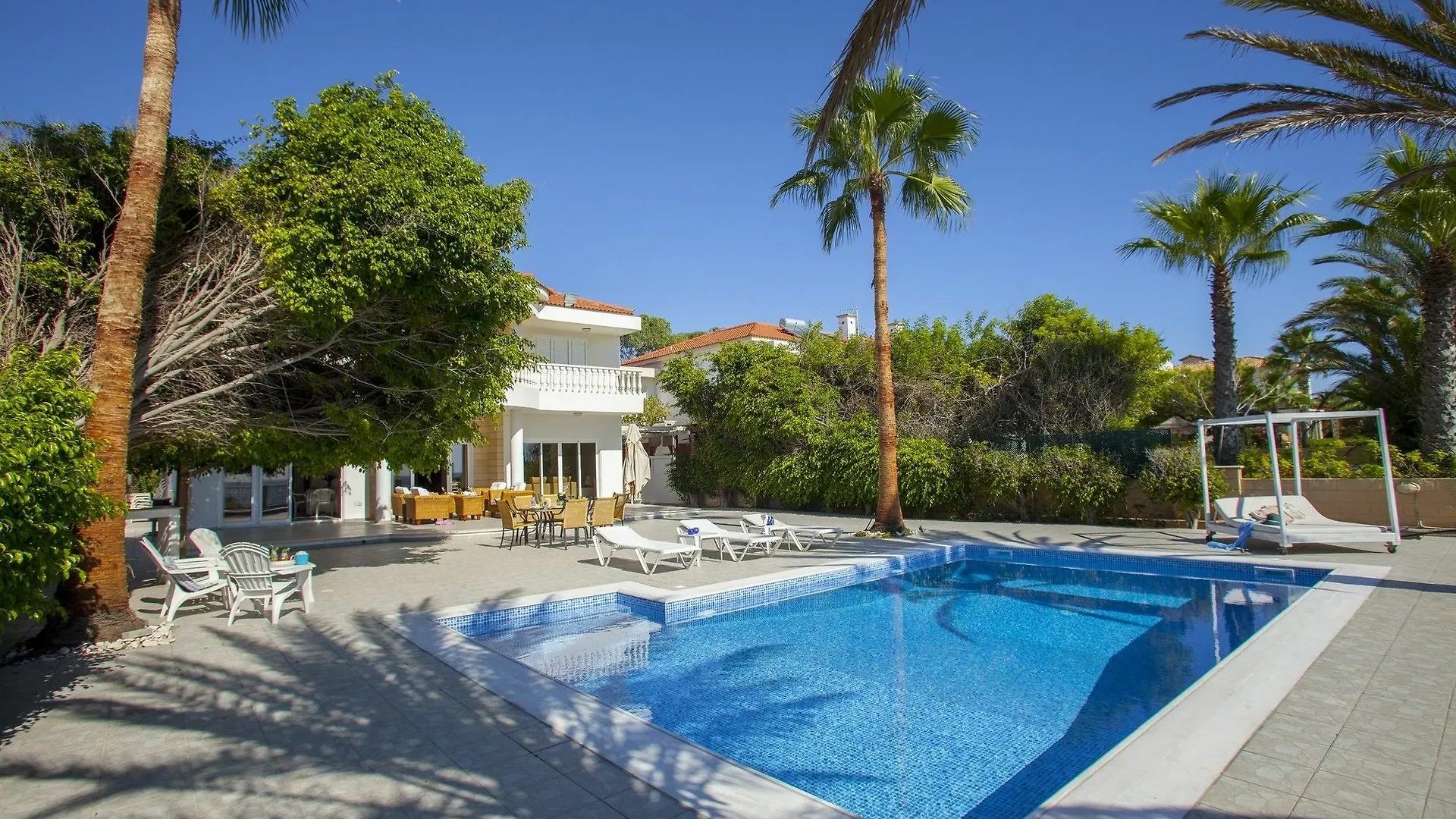 Sunset Beachfront Villa Meneou Λάρνακα