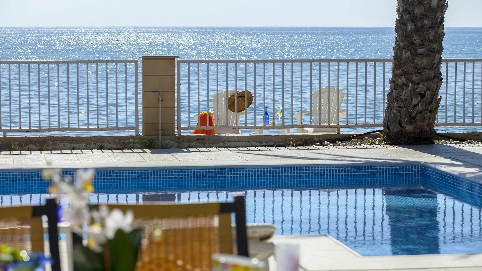 Sunset Beachfront Villa Meneou Λάρνακα